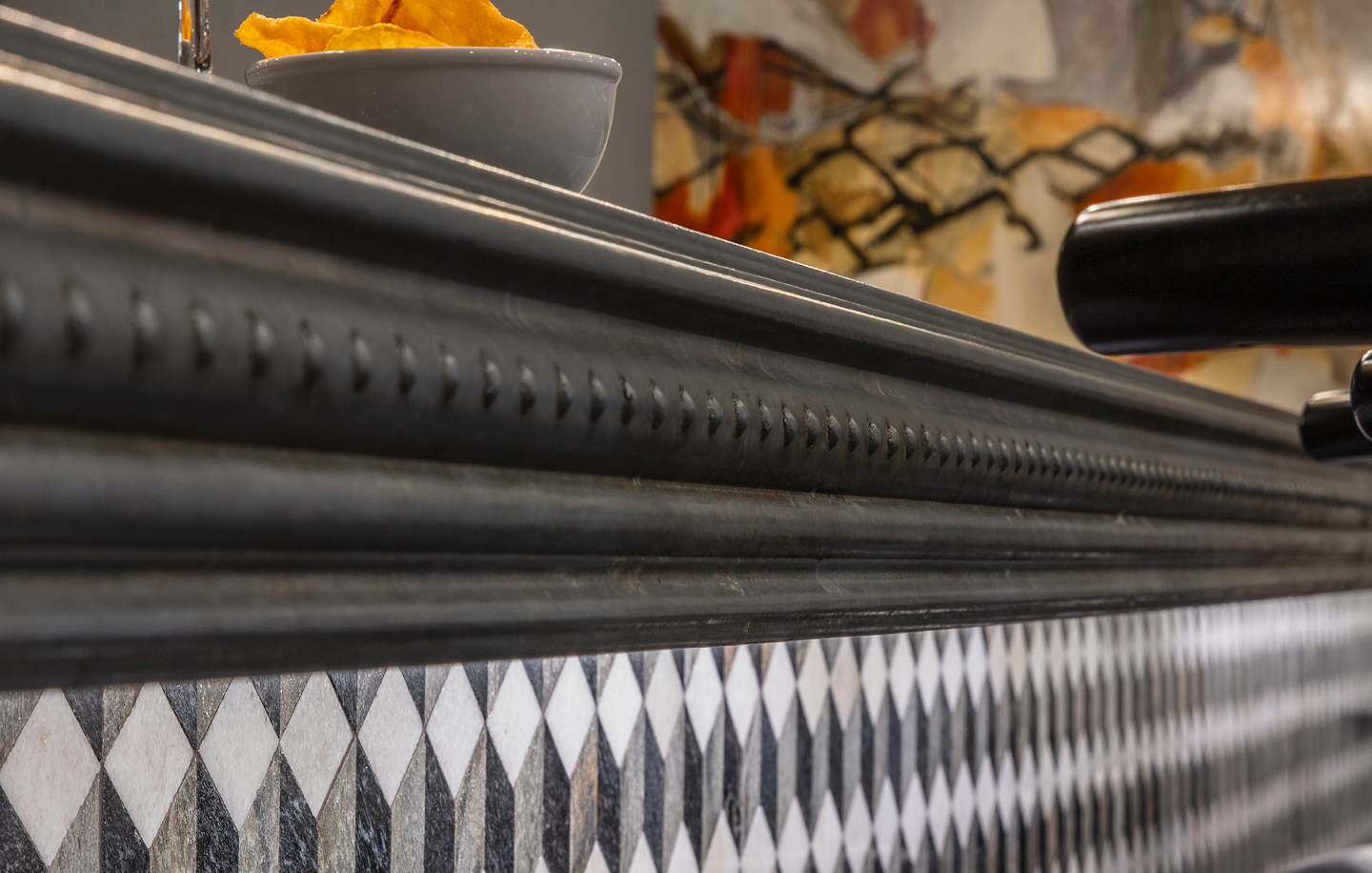 How to Maintain a Metal Bar Top in a High-Volume Restaurant or Bar